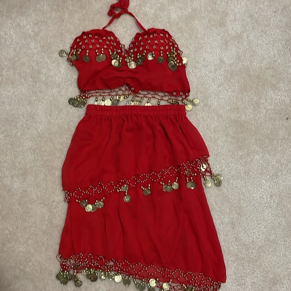 Belly dancing costume belah in red with gold accents - Picture 1 of 9